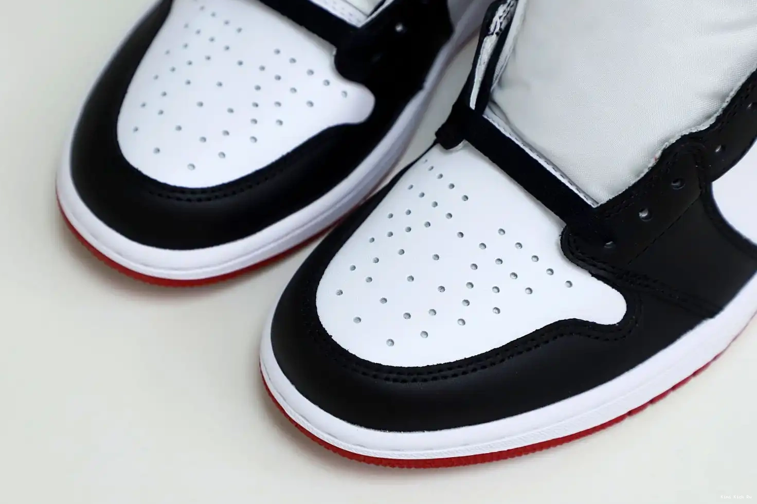 Air Jordan Retro 1 (2016) Kimikick Black Toe 0530